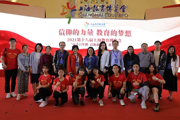 图为开幕式现场合影 图为开幕式现场合影