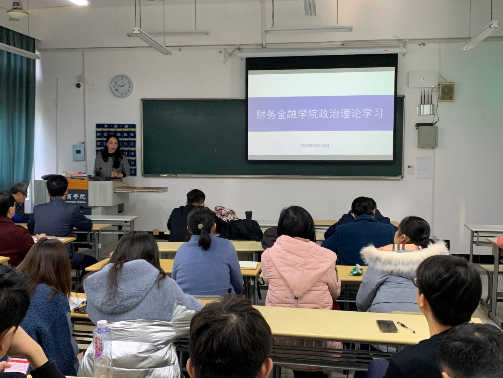 图为财务金融学院开展政治理论学习 图为财务金融学院开展政治理论学习