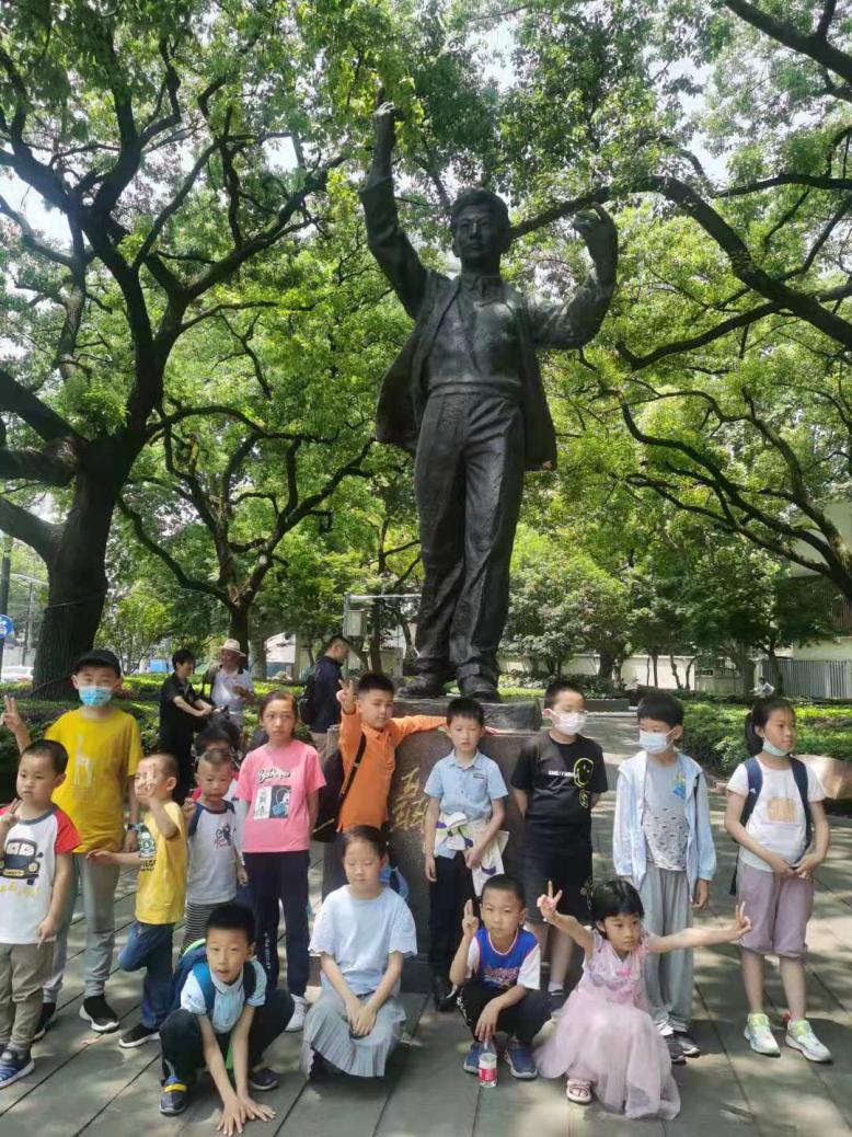 组织参观聂耳广场 组织参观聂耳广场