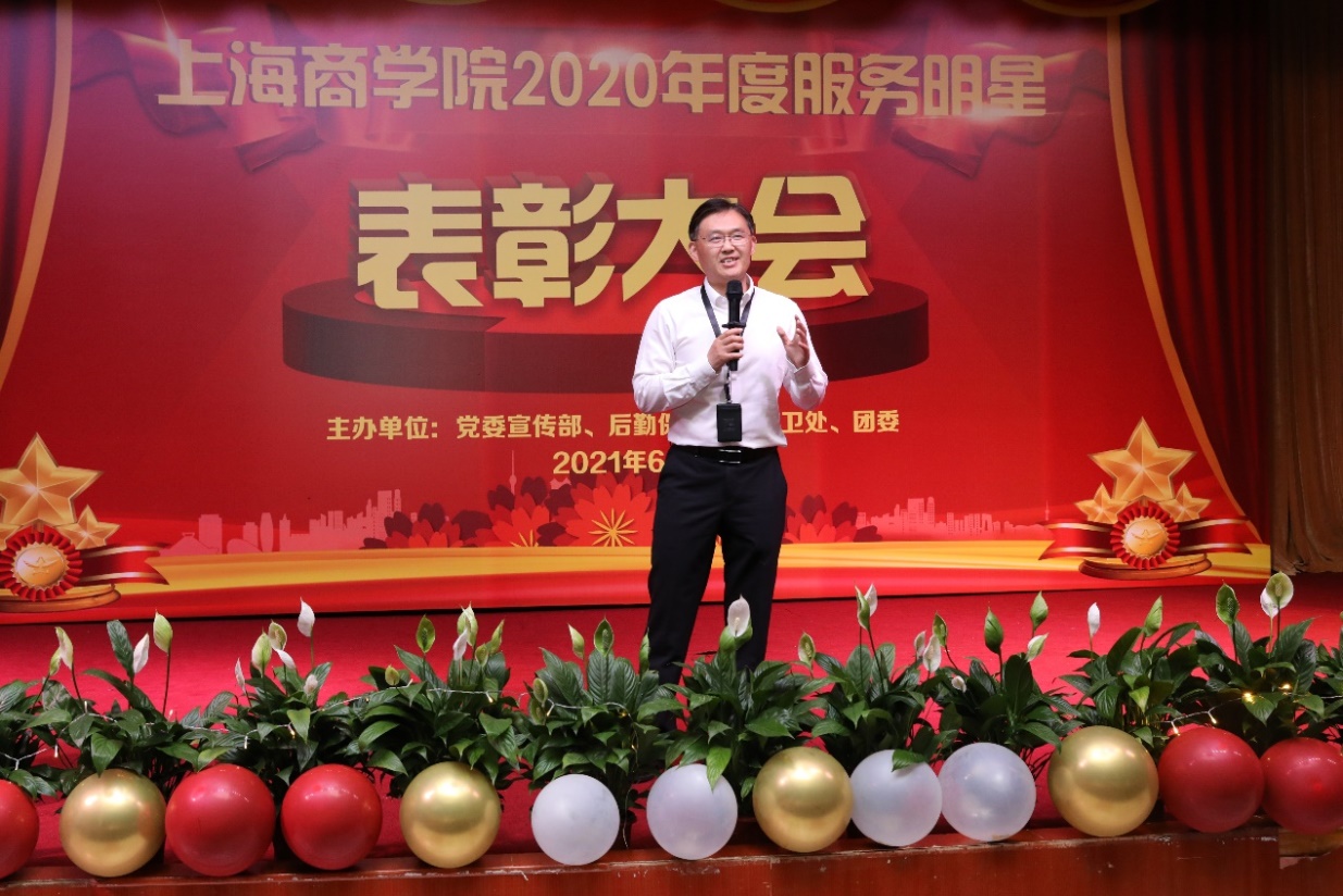 图为张绍华副校长为大会致辞 图为张绍华副校长为大会致辞