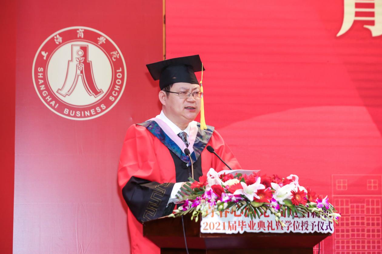 图为教师代表发言 图为教师代表发言