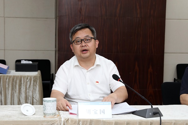 图为巡回指导组胡宝国组长讲话 图为巡回指导组胡宝国组长讲话