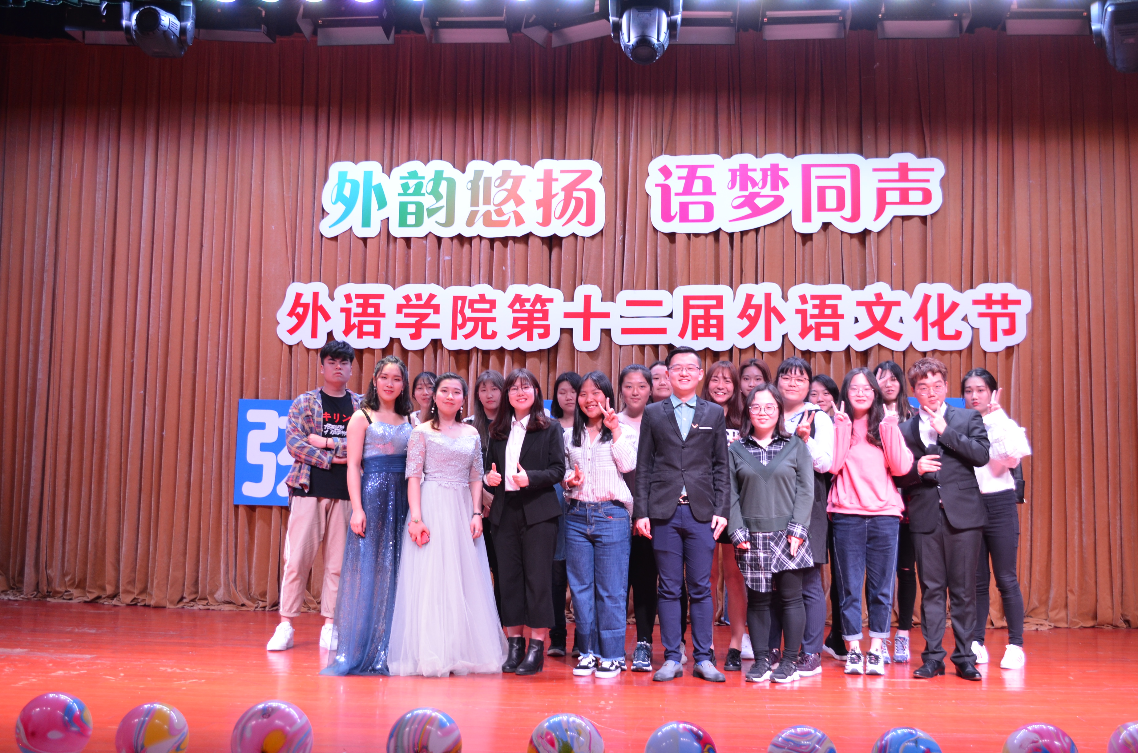 图为学院第十二届外语文化节 图为学院第十二届外语文化节