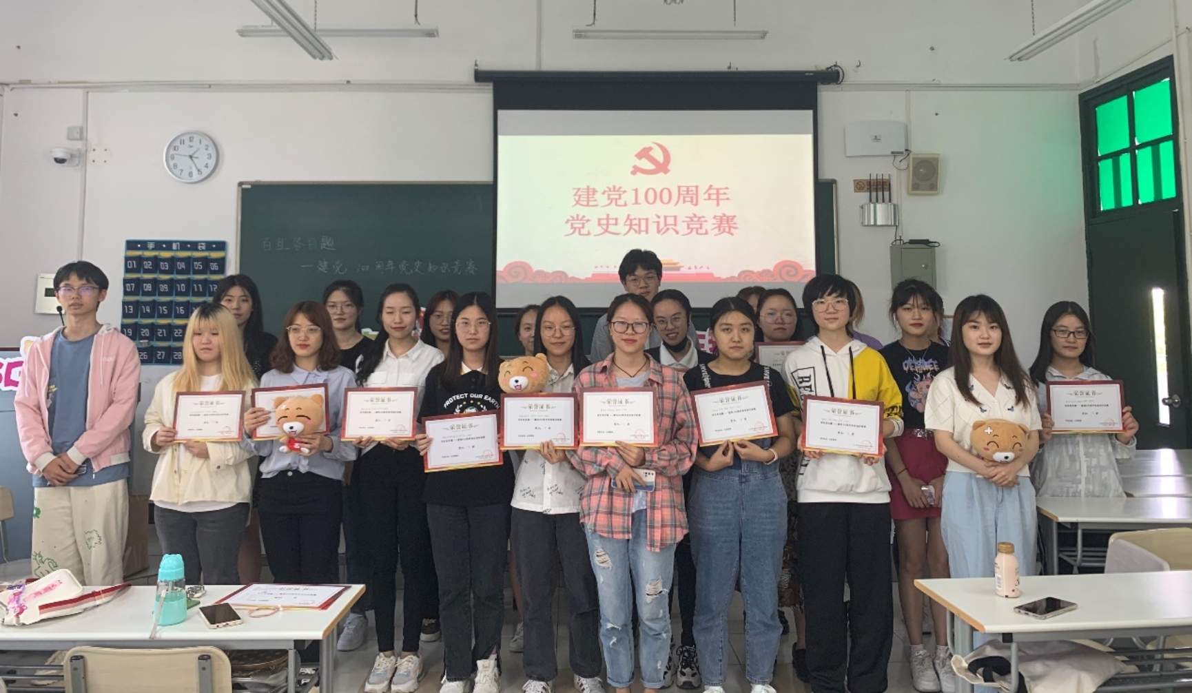 图为党史知识竞赛现场 图为党史知识竞赛现场