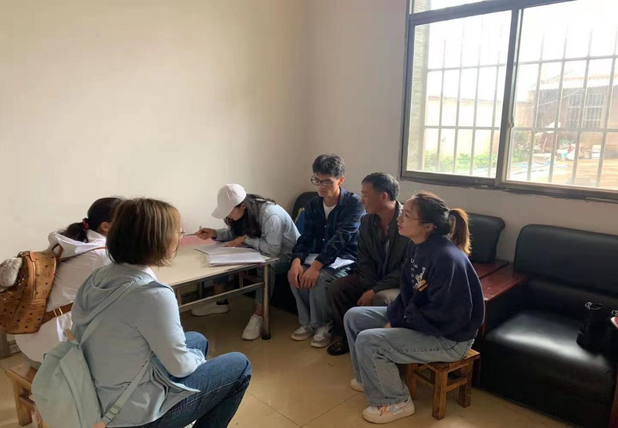 图为板凳上的理解与对话 图为板凳上的理解与对话