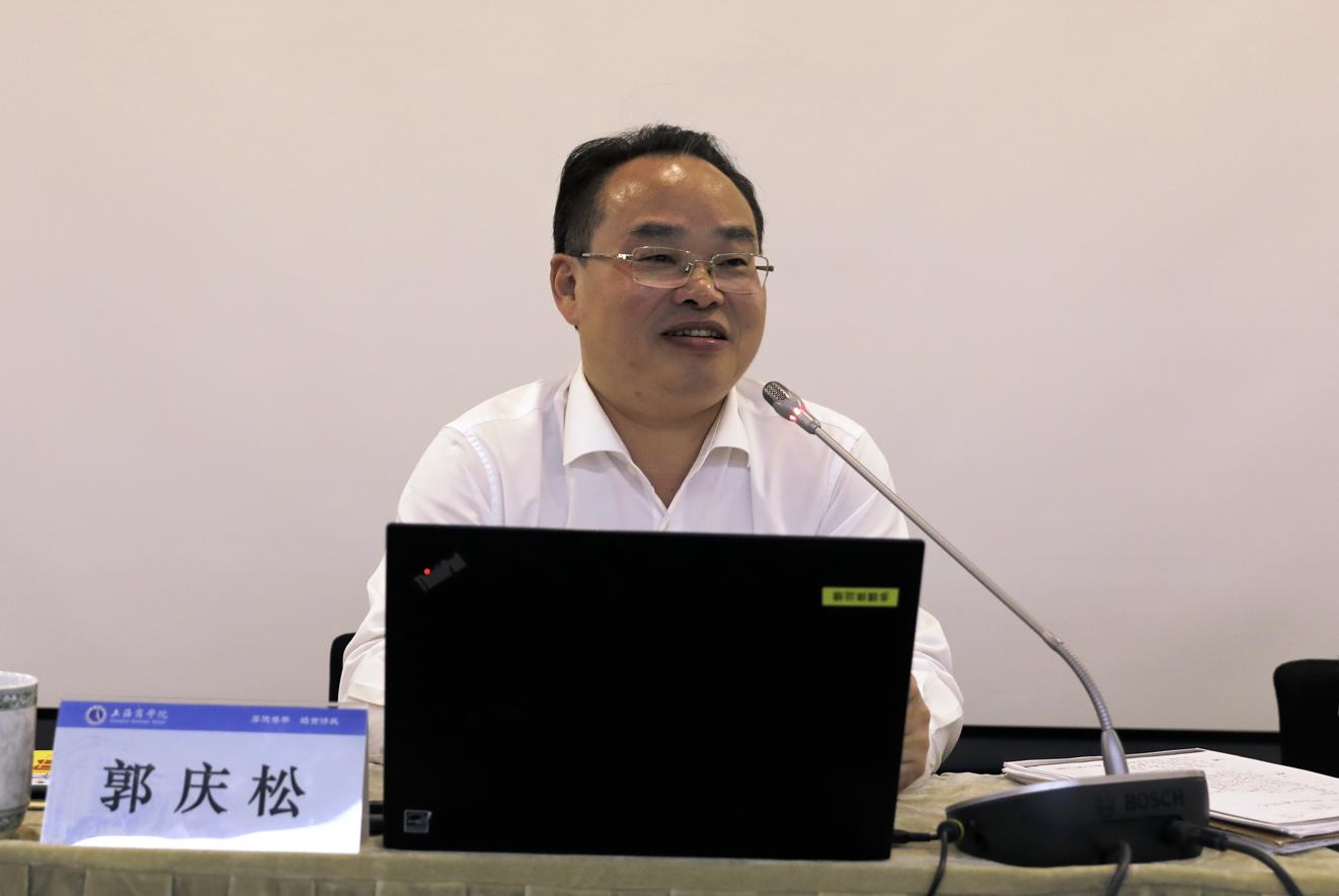 图为郭庆松作报告 图为郭庆松作报告
