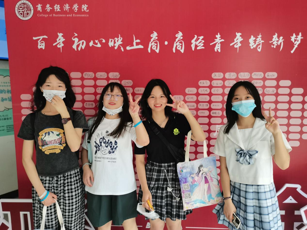 商务经济学院迎新现场