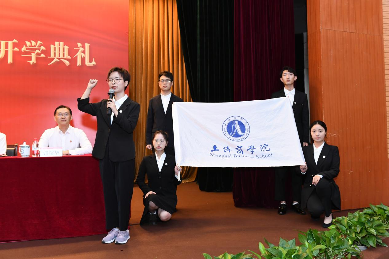 图为宣誓仪式 图为宣誓仪式