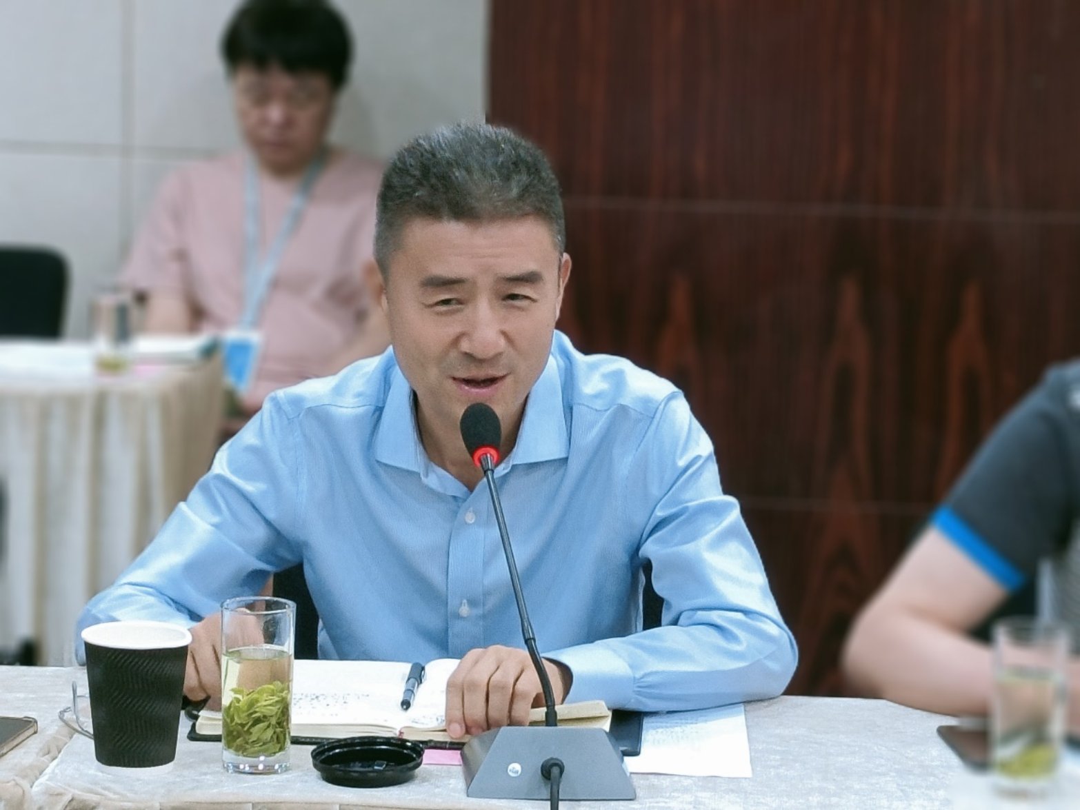 图为陈校长讲话 图为陈校长讲话