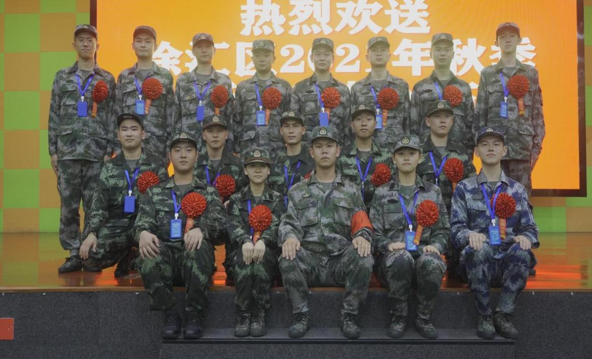 图为入伍新兵合影 图为入伍新兵合影