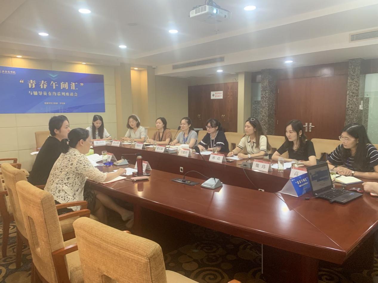 座谈会现场 座谈会现场
