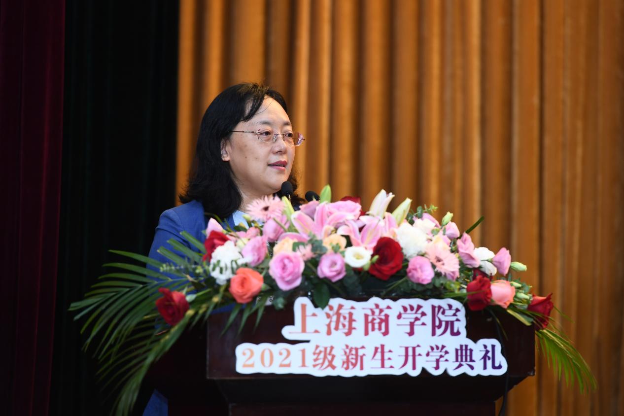图为党委副书记、副校长劳晓芸主持 图为党委副书记、副校长劳晓芸主持