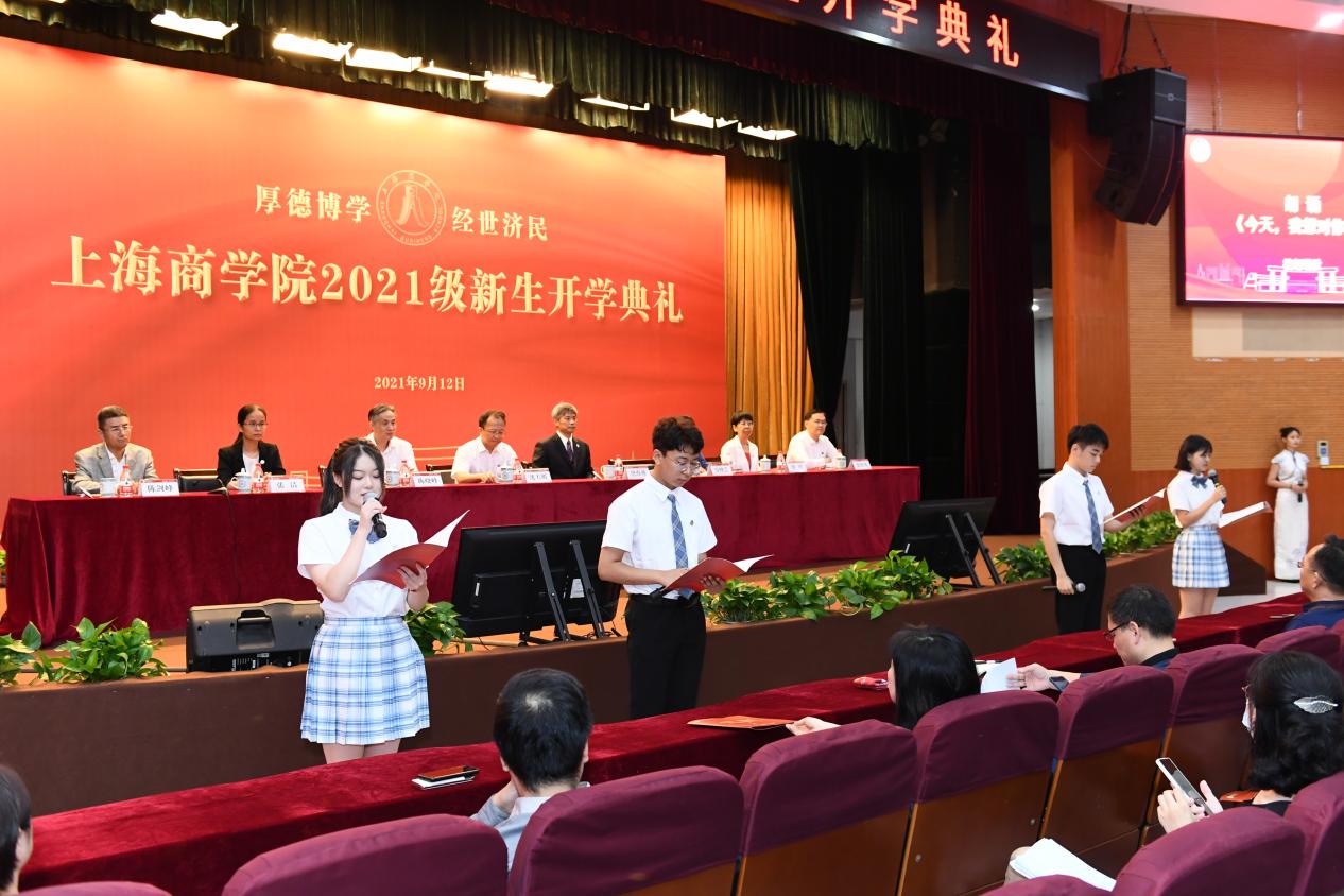 图为朗诵现场 图为朗诵现场