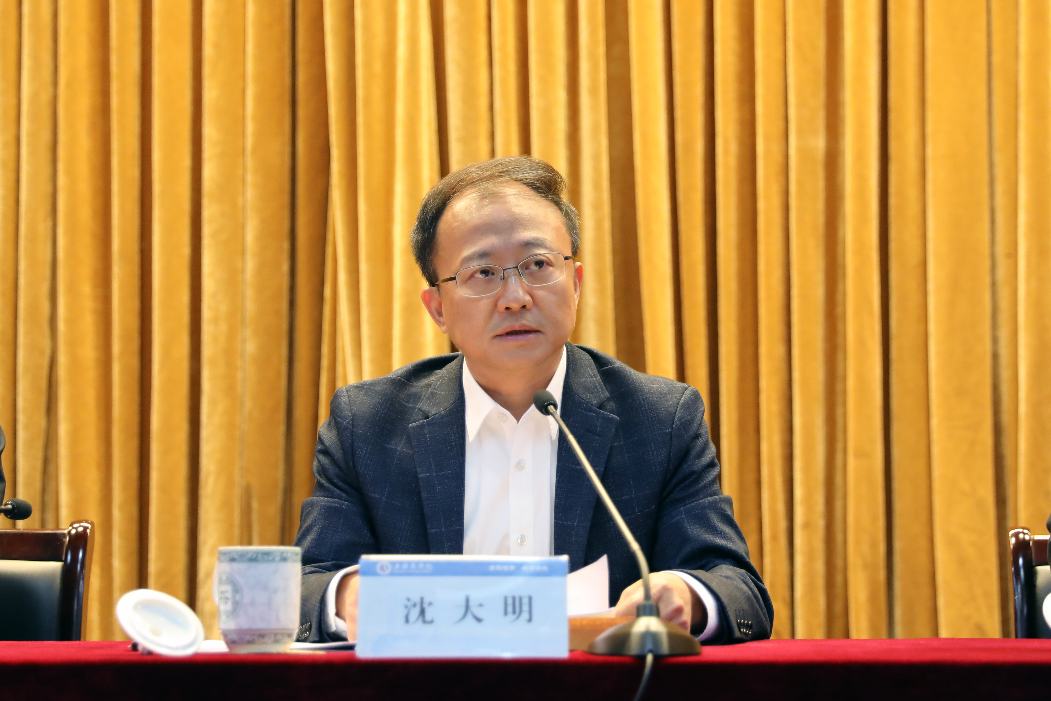 图为党委书记沈大明动员讲话