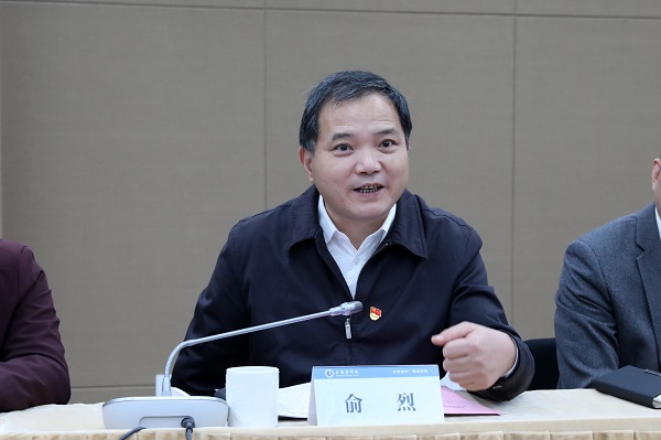 图为市委党史学习教育第六巡回指导组在组长俞烈讲话