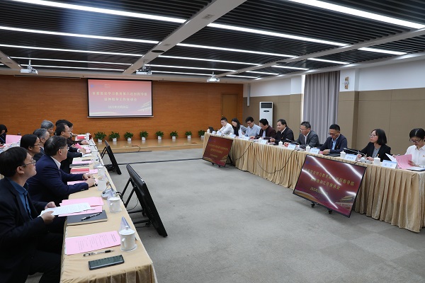 图为延伸指导工作座谈会现场