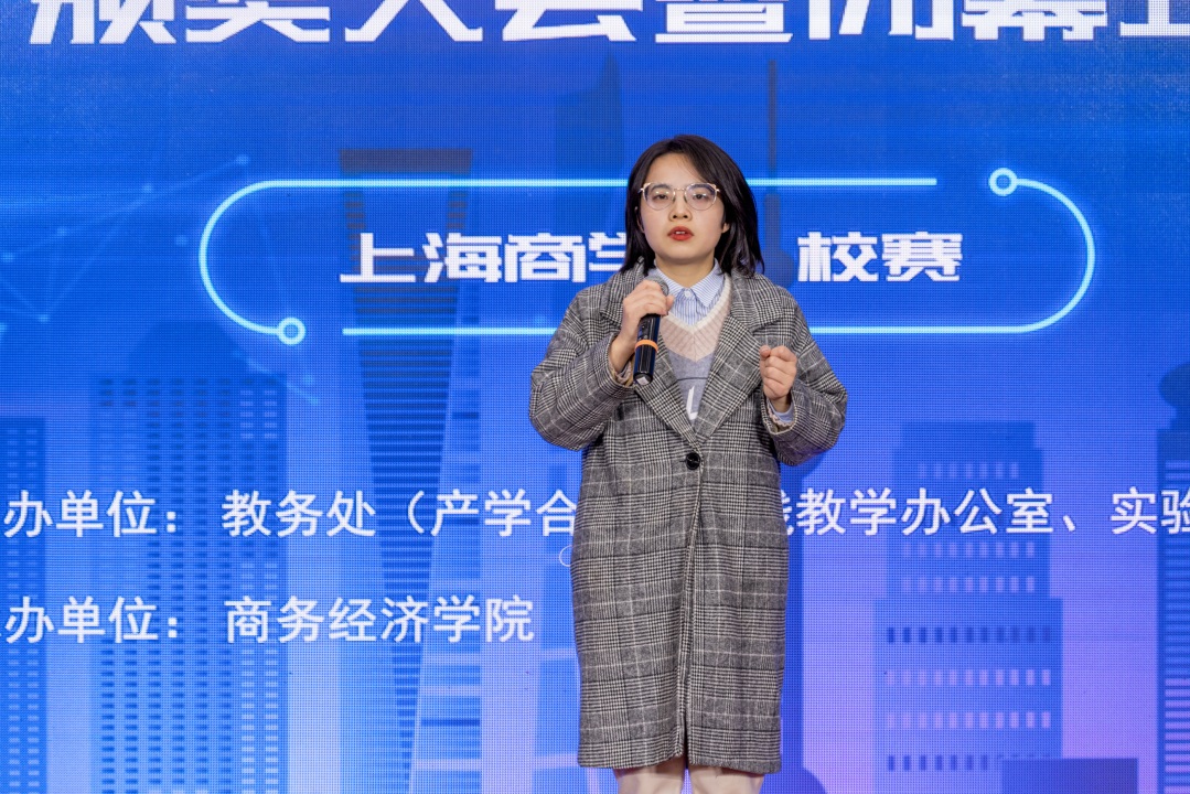 图为获奖学生代表唐静分享参赛经验