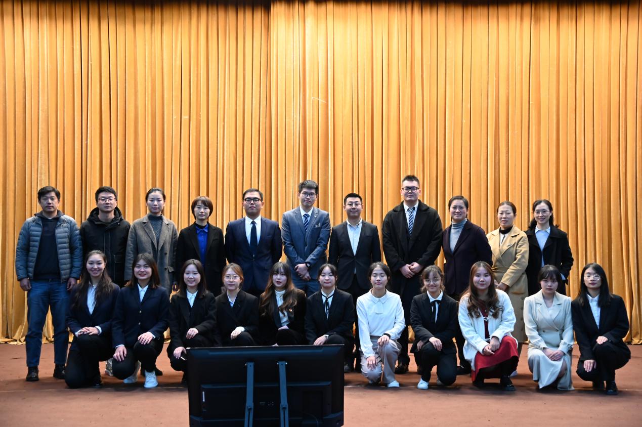 图为校长奖学金答辩会现场