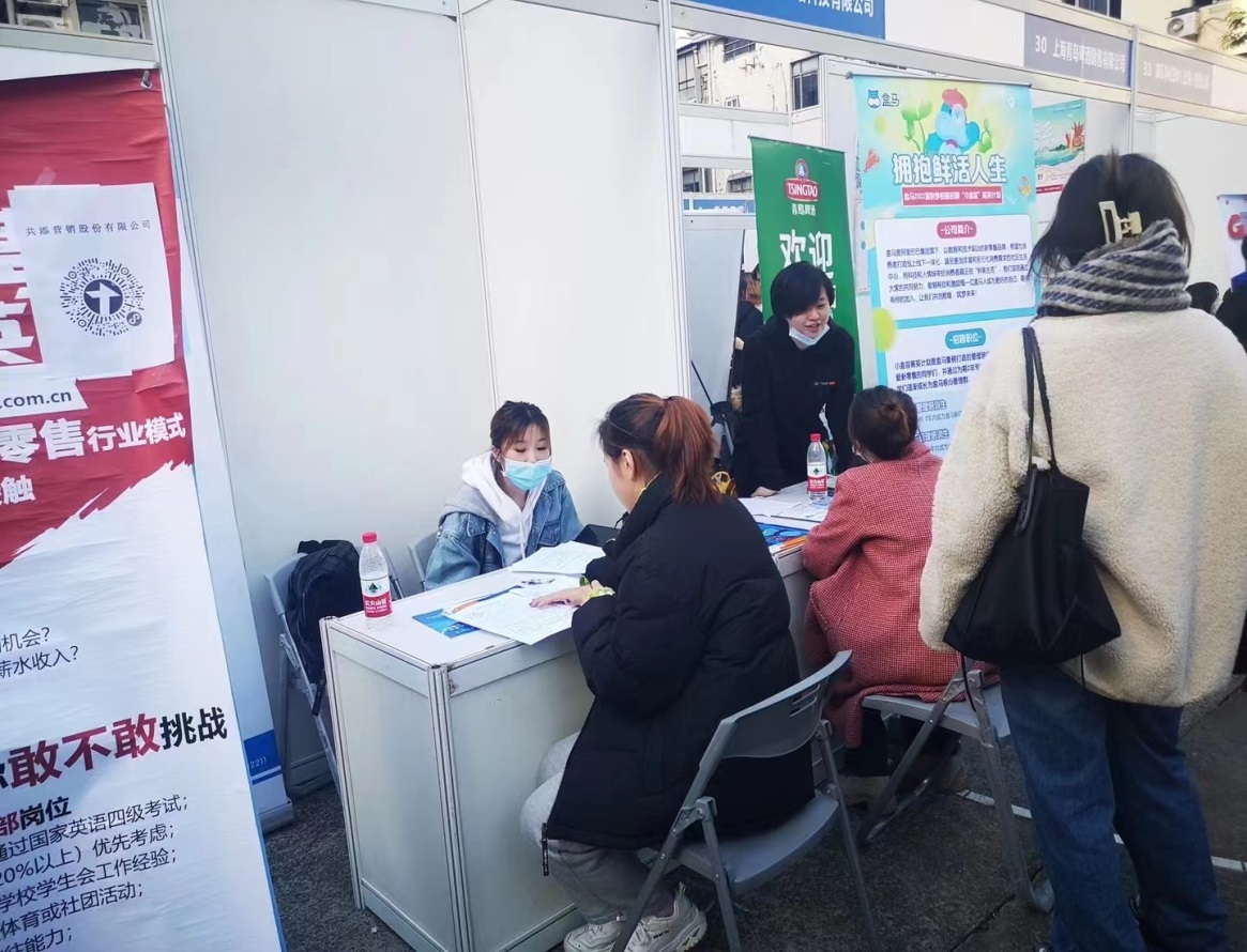 招聘会现场 招聘会现场