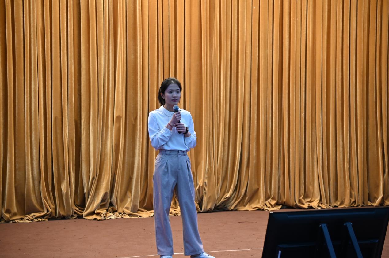图为校长奖学金候选人答辩