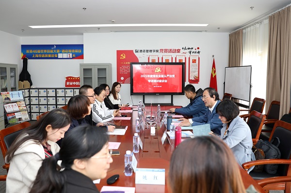 图为调研组在酒管管理学院延伸检查 图为调研组在酒管管理学院延伸检查
