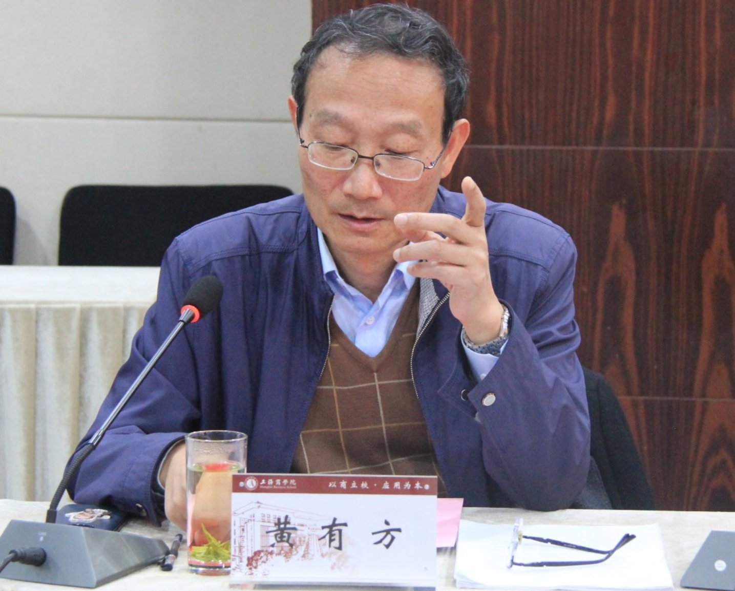 图为黄有方教授讲话
