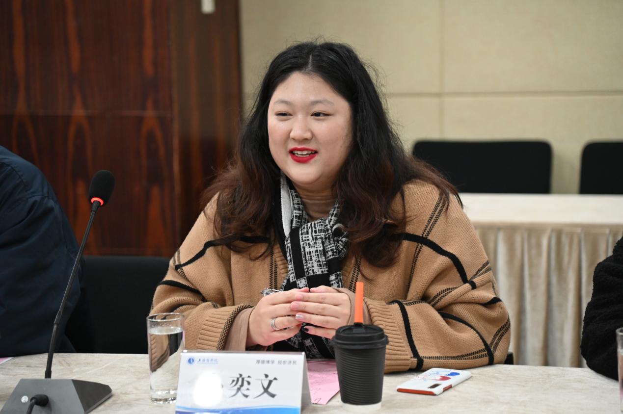 学生现场交流 学生现场交流