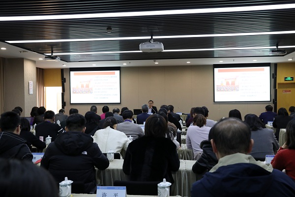 图为学习会现场 图为学习会现场