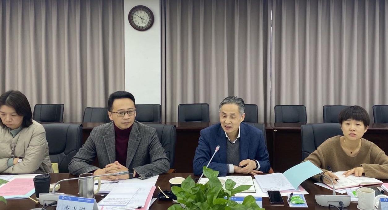 图为会议现场 图为会议现场