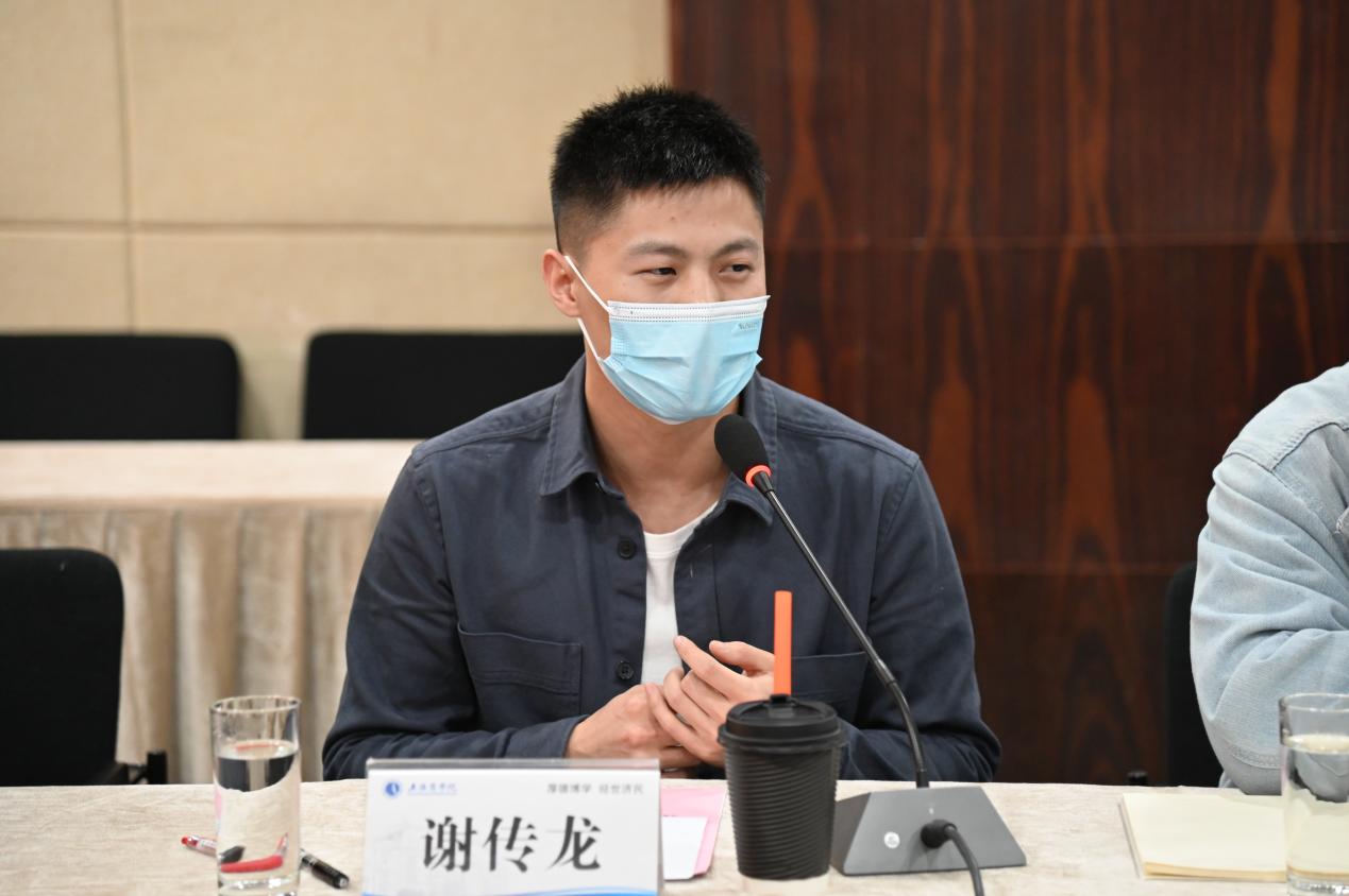 学生现场交流 学生现场交流