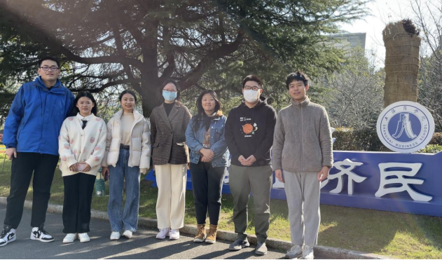 参赛学子合影