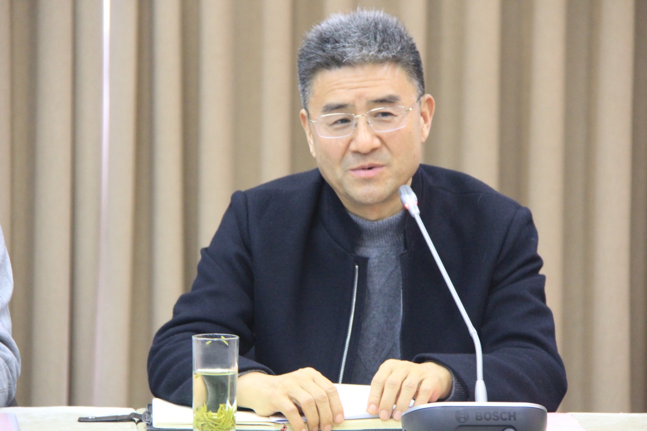 图为陈剑峰副校长讲话 图为陈剑峰副校长讲话