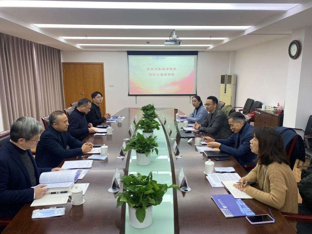 图为座谈会现场