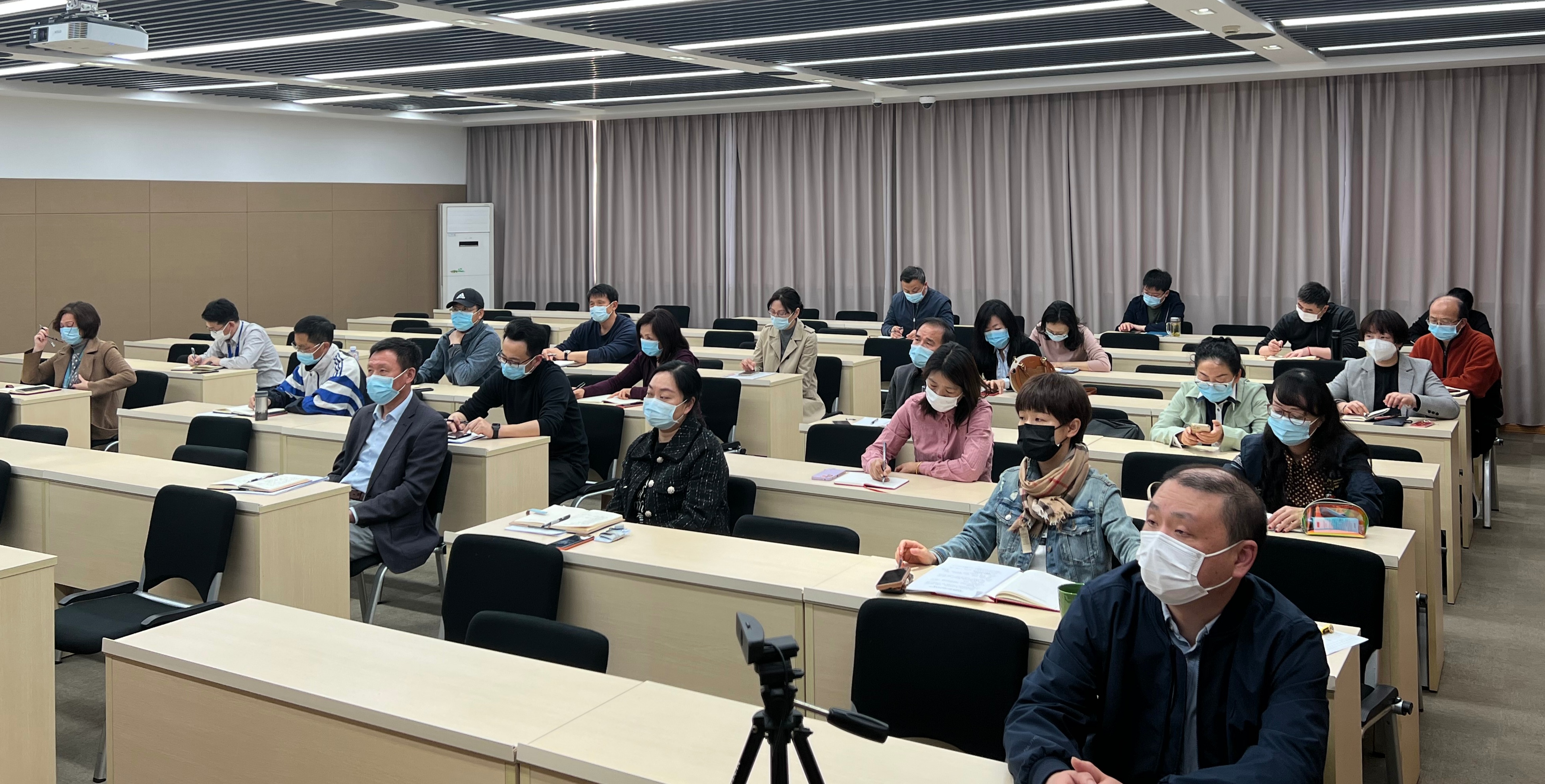 图为疫情防控工作专题会议现场 图为疫情防控工作专题会议现场