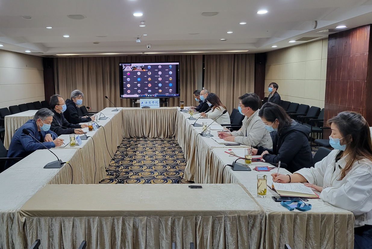 图为会议现场 图为会议现场