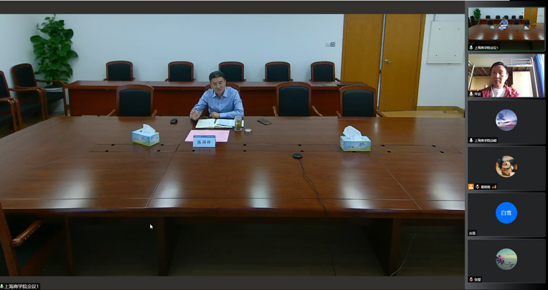图为副校长陈剑峰做期末工作指示 图为副校长陈剑峰做期末工作指示