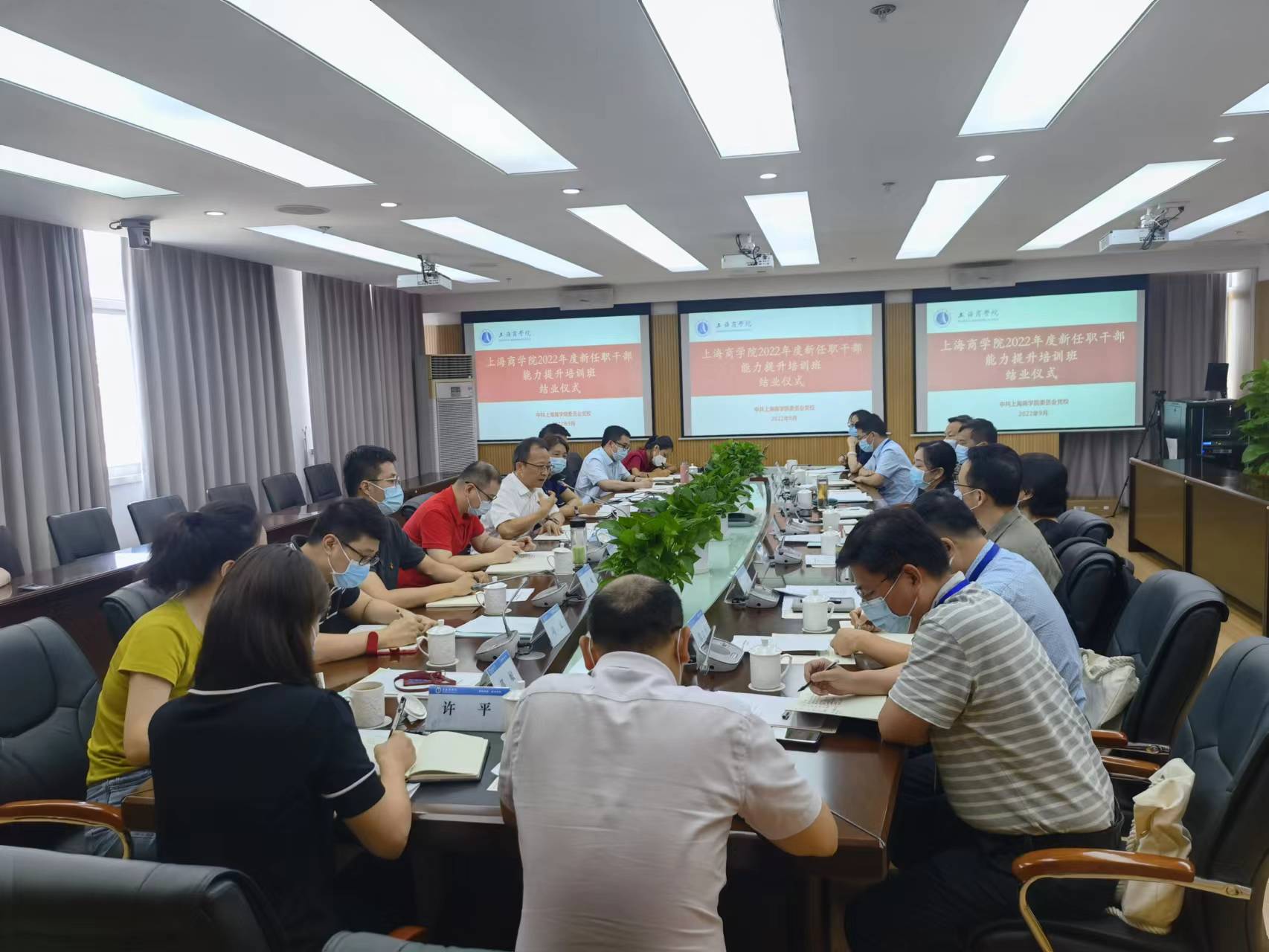 图为结业式现场 图为结业式现场