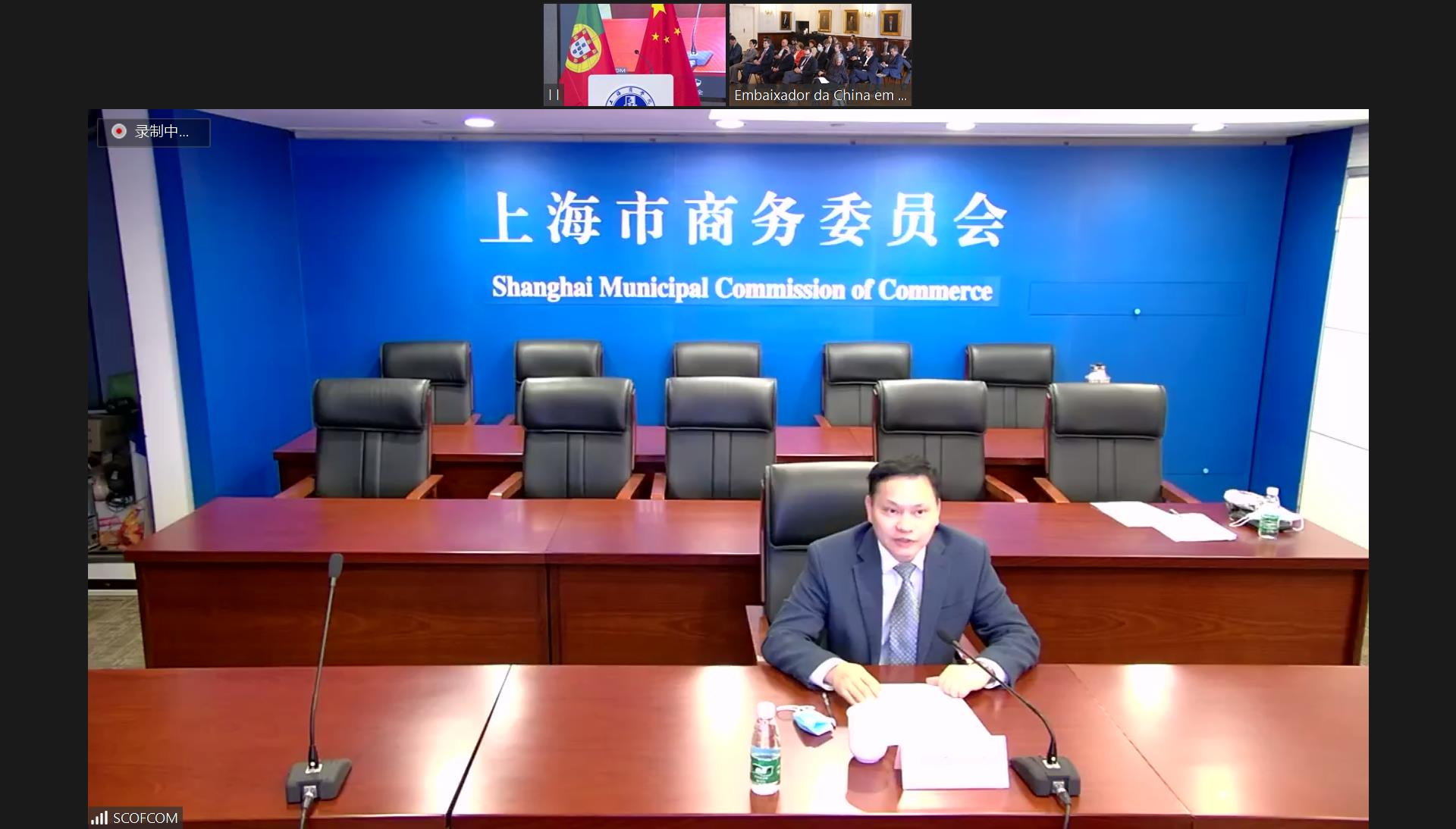 图为罗志松总经济师发言 图为罗志松总经济师发言