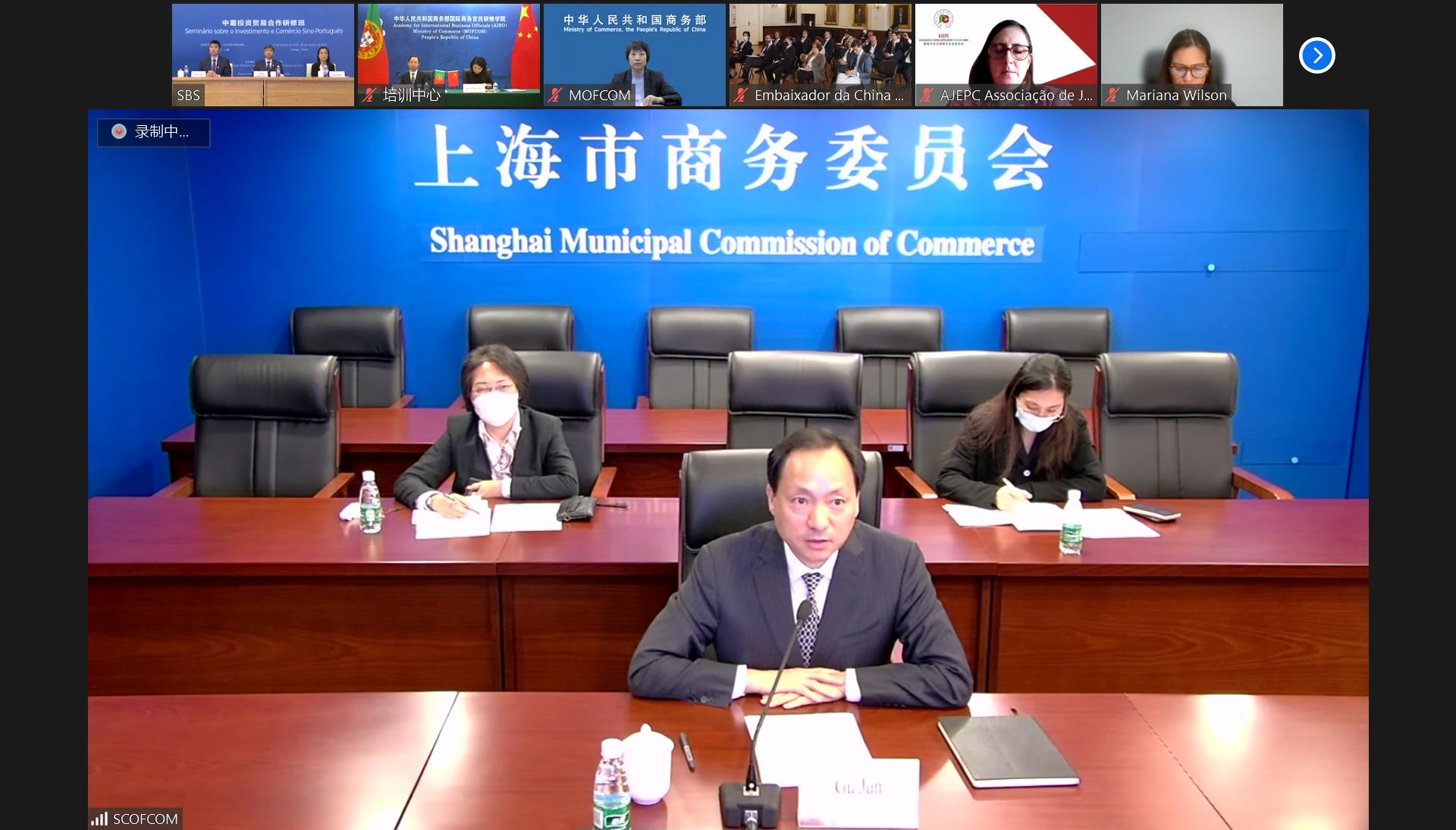 图为顾军发言 图为顾军发言