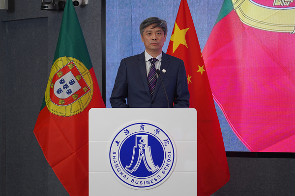 图为唐海燕发言 图为唐海燕发言