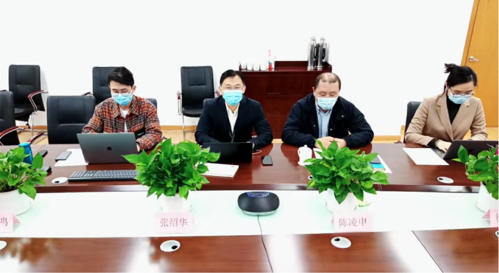 图为会议现场 图为会议现场