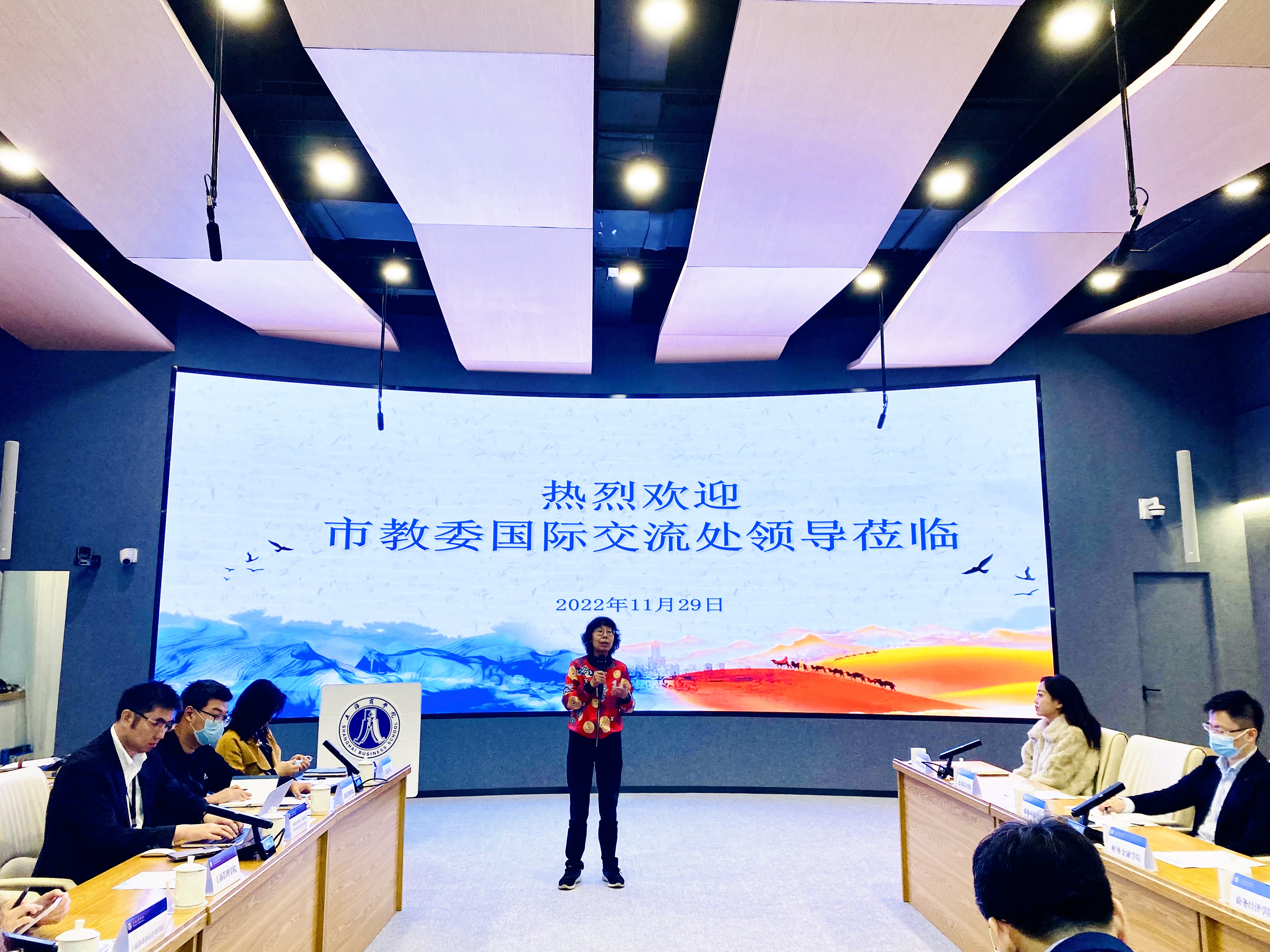 图为贺瑛副校长致欢迎辞并发言 图为贺瑛副校长致欢迎辞并发言