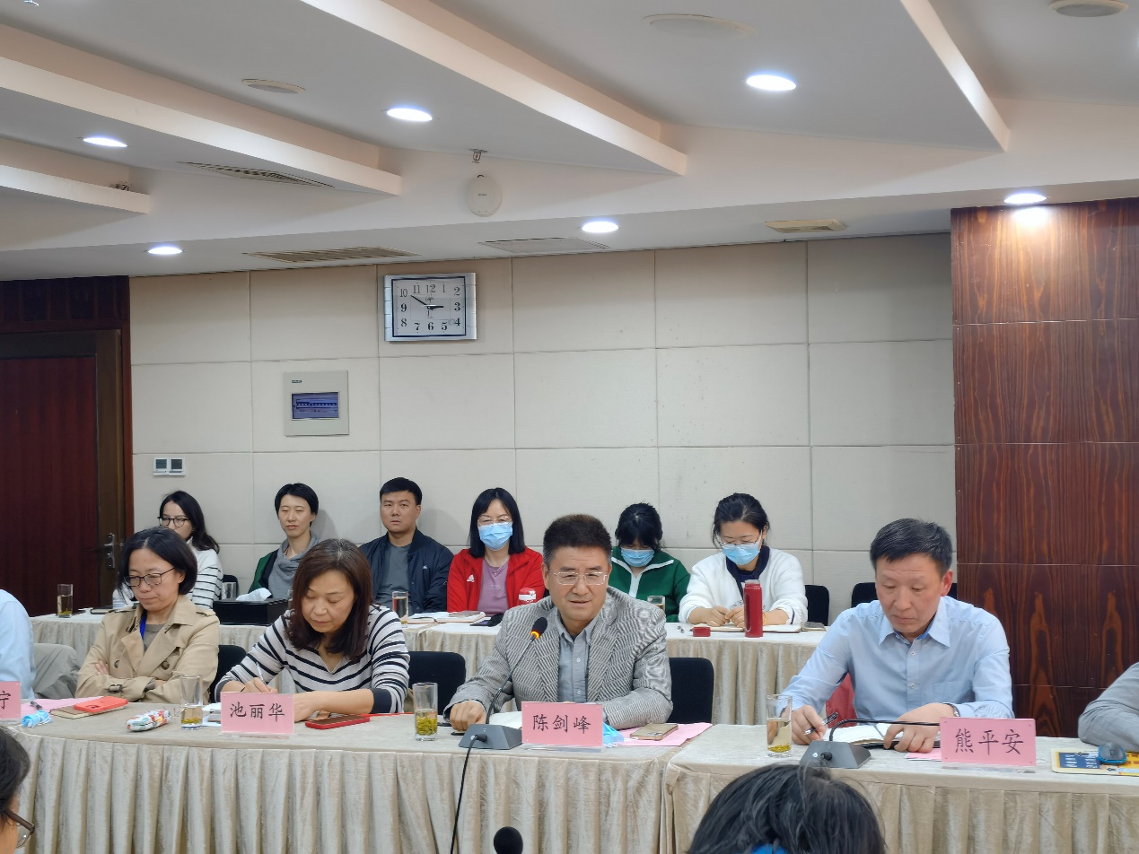 图为陈剑峰副校长发言 图为陈剑峰副校长发言