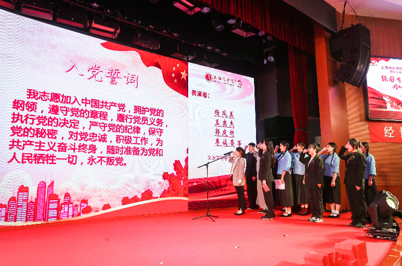 情景剧《寻路》入党宣誓环节 情景剧《寻路》入党宣誓环节