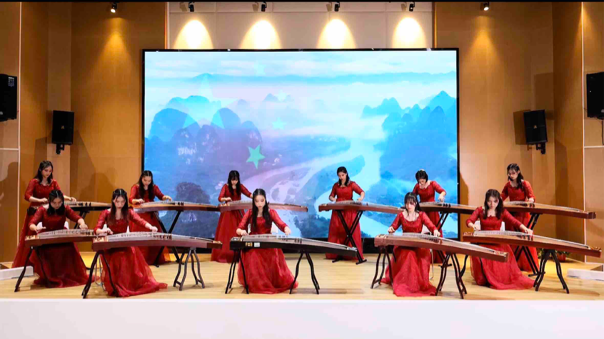 大学生艺术团筝团古筝合奏《盛世国乐》 大学生艺术团筝团古筝合奏《盛世国乐》