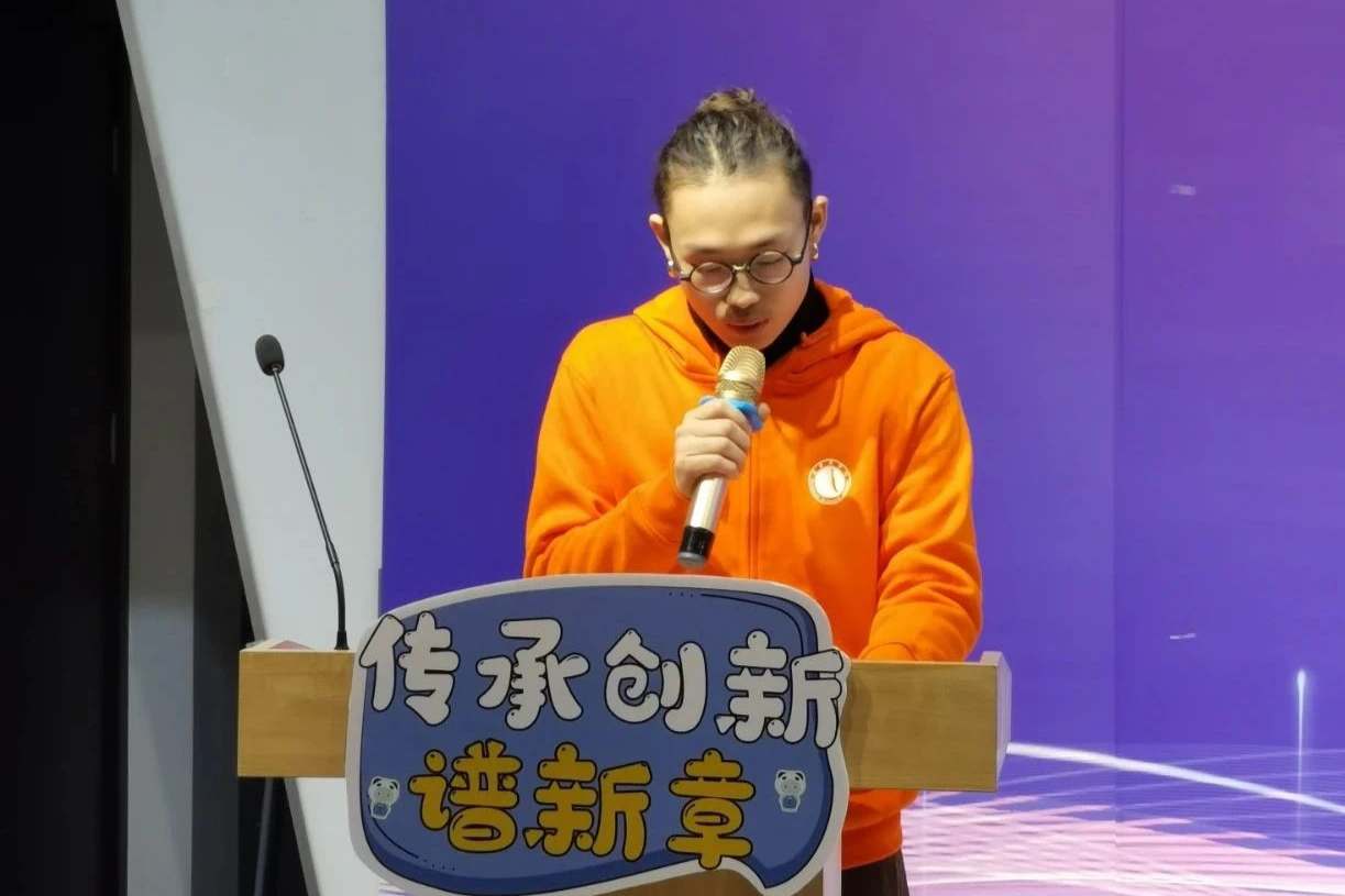 学员代表秦浩瑞发言 学员代表秦浩瑞发言