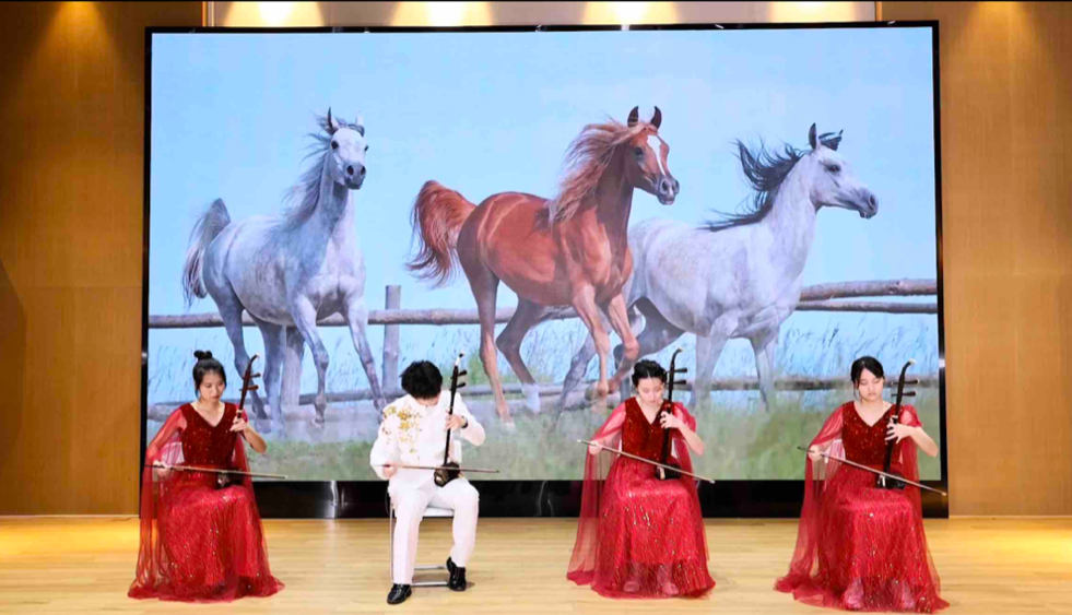 大学生艺术团民乐团二胡演奏《战马奔腾》 大学生艺术团民乐团二胡演奏《战马奔腾》