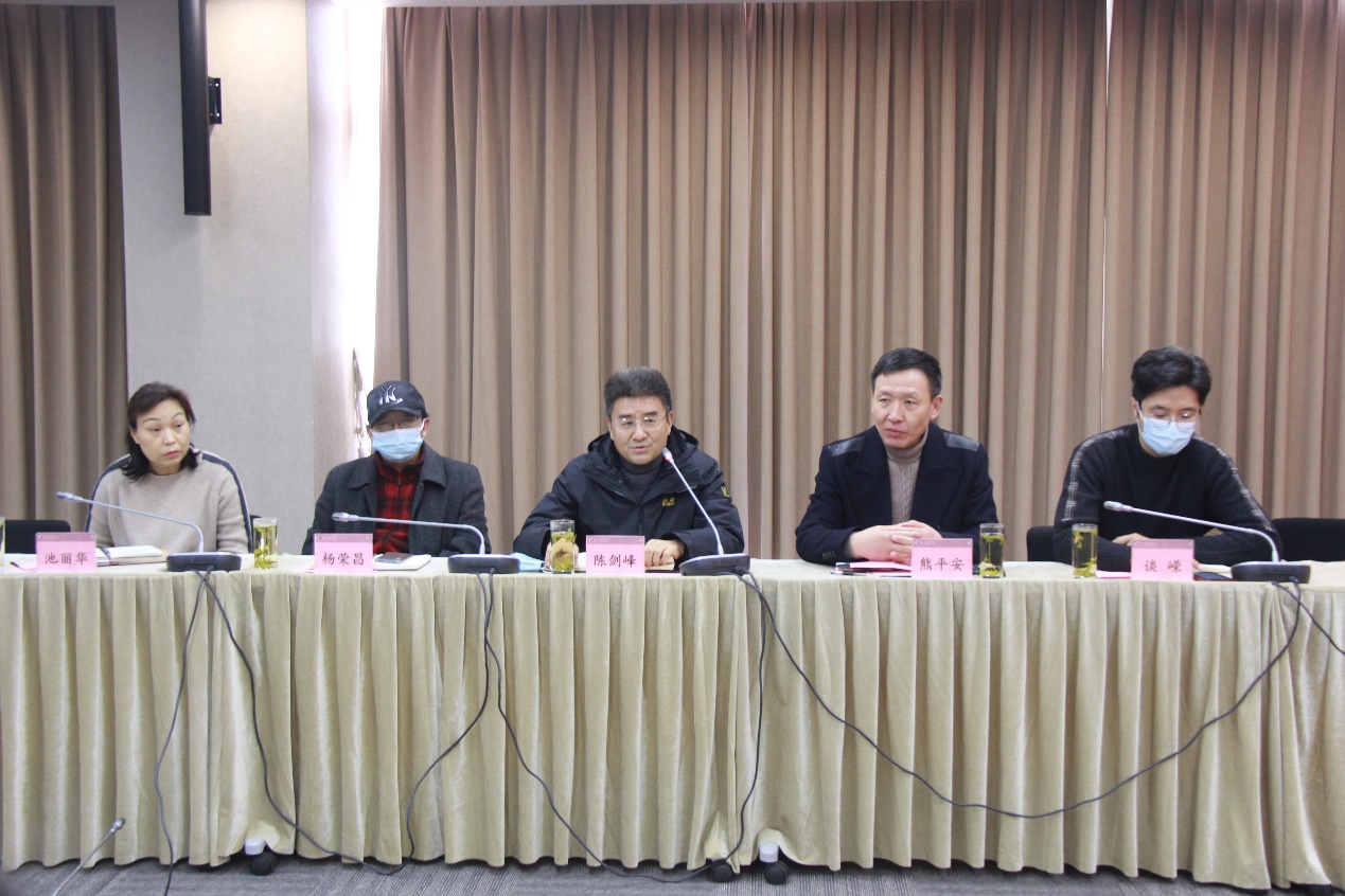 图为陈剑峰副校长讲话 图为陈剑峰副校长讲话