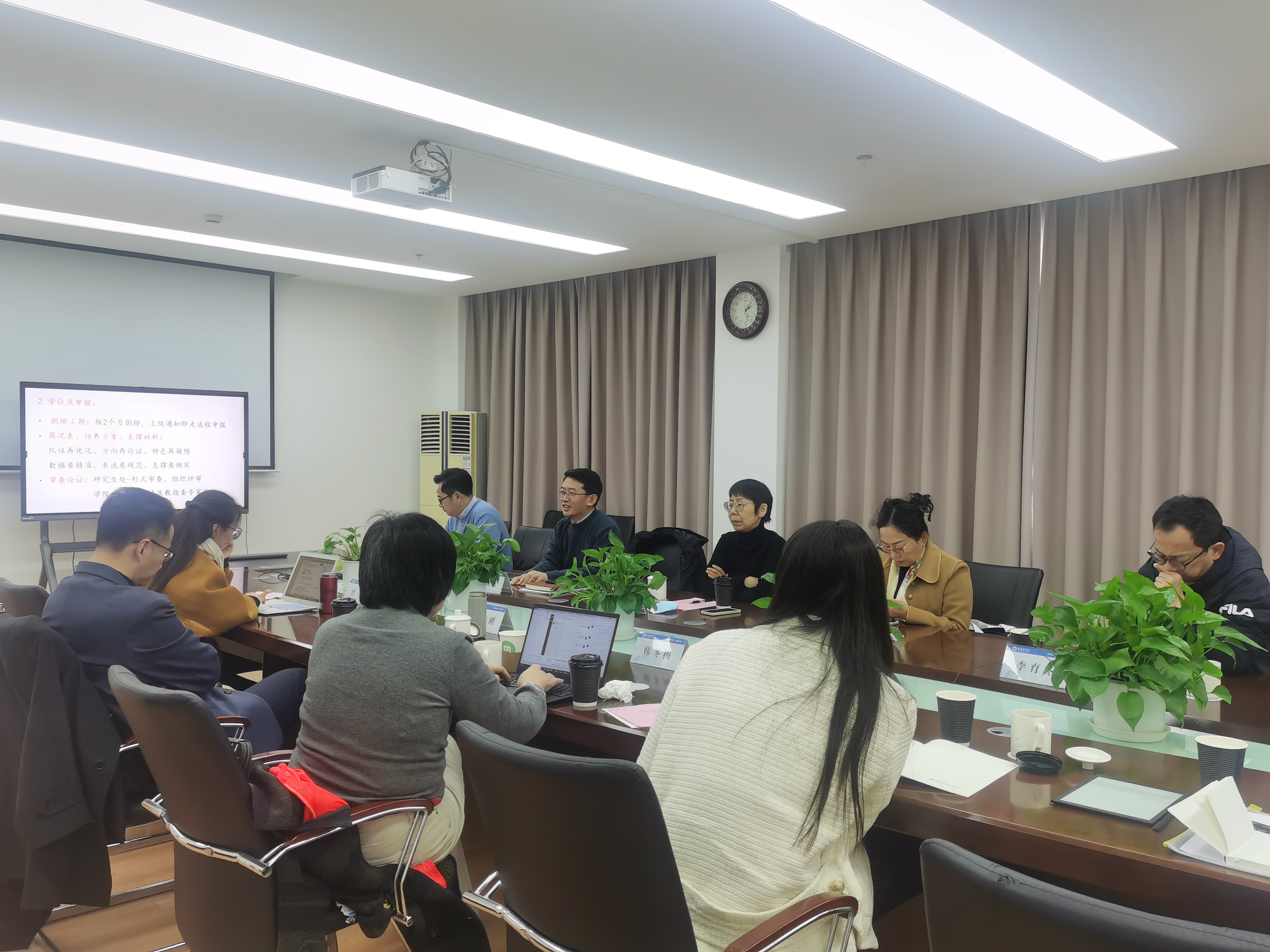 图为会议现场 图为会议现场