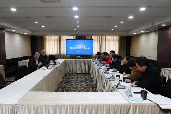 图为座谈会现场 图为座谈会现场